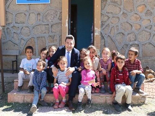 Kaymakamımız Sayın Nurhalil ÖZÇELİK, Harmandöven Köyü Otlu Mezrası İlkokulunu Ziyaret Etti